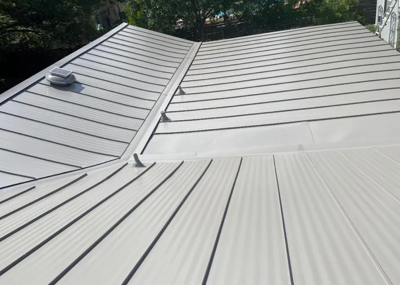 Solar attic fan installed on a metal roof for Roof Ventilation in San Lorenzo